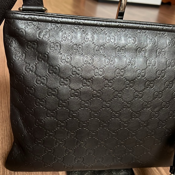 A 240 - ๐ฏ% authentic Gucci crossbody bag - Picture 7 of 16